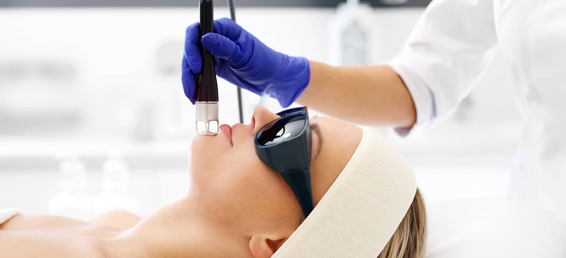 Quels sont les meilleurs traitements contre les cicatrices d'acné ? | Dr Mayeux | Paris