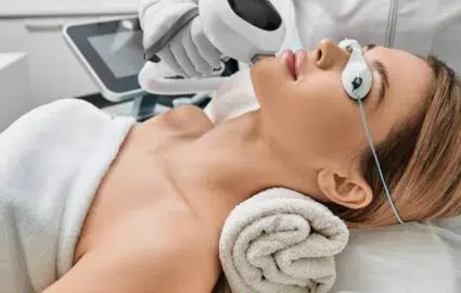 En quoi consiste le traitement par IPL en médecine esthétique ? | Dr Mayeux | Paris